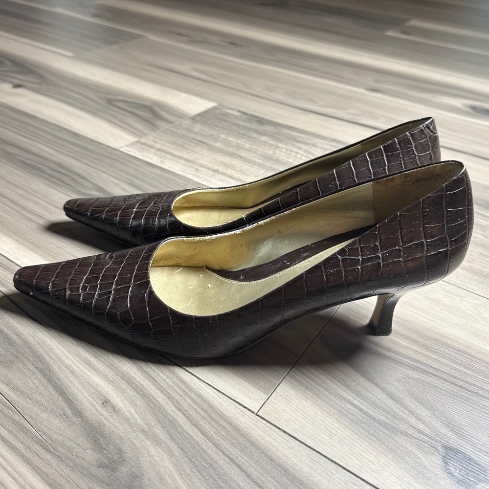 Bandolino Womens Brown Croc Embossed Pointed Toe Kitten Heels Pumps Size 9M